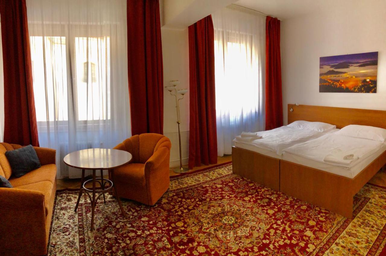 Hotel & Penzion Grand Matej Банська Штявниця Екстер'єр фото